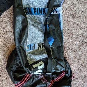 Pink duffel bag,used. Vic secret gym bag. Nice!